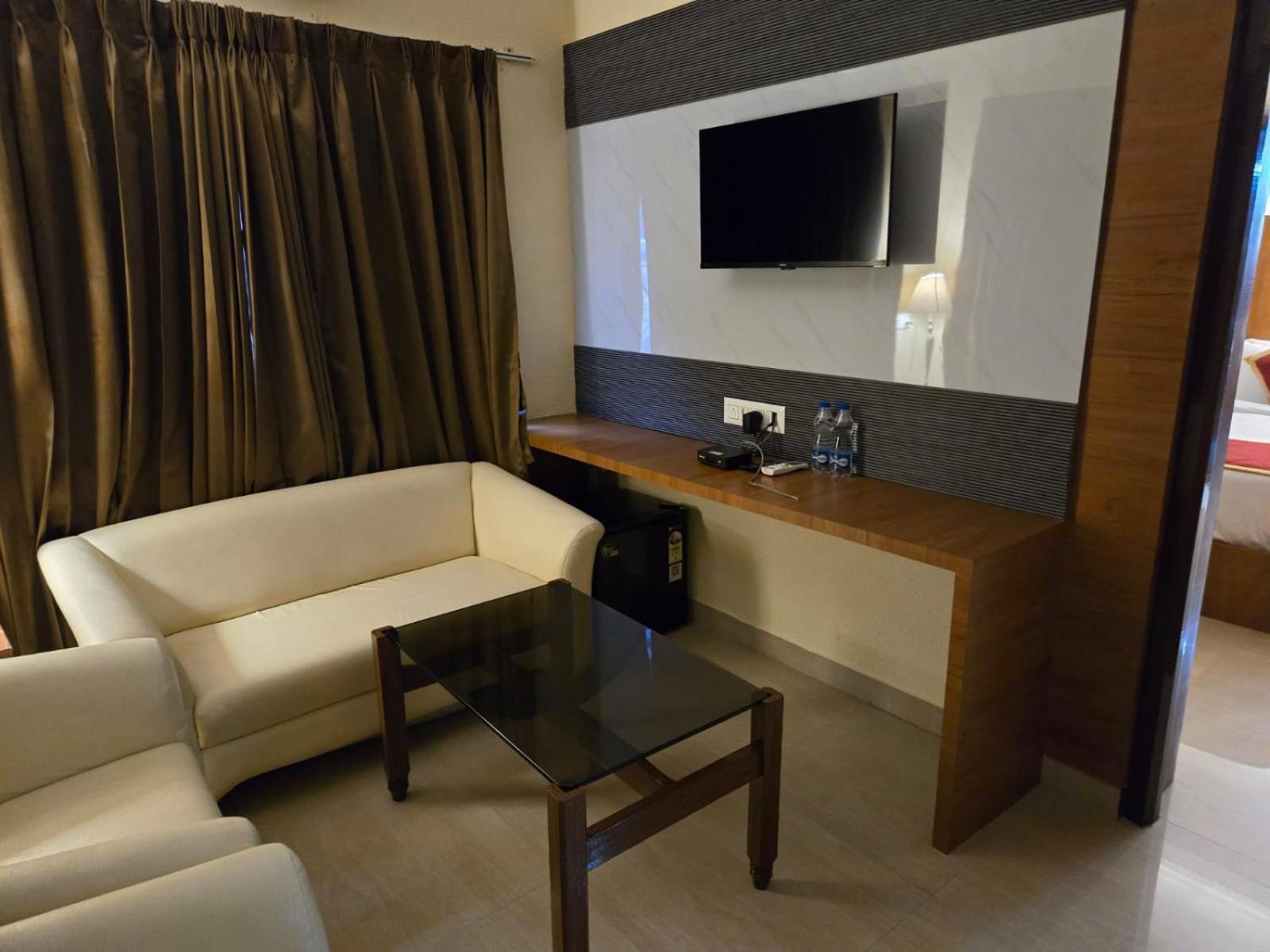 Hotel Badami Court Ngoại thất bức ảnh