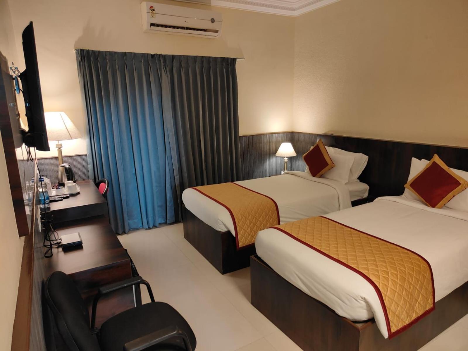 Hotel Badami Court Ngoại thất bức ảnh